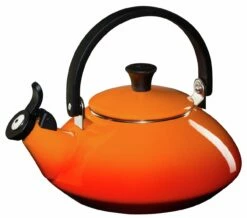 LE CREUSET Wasserkessel Ofenrot ZEN