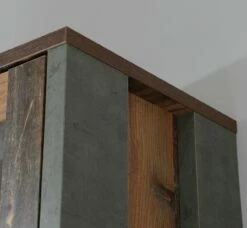 Z2 Drehtürenschrank 3-trg. CLIF 8 Z2 Drehtürenschrank 3-trg. CLIF -ZURBRUEGGEN Verkäufe 1198888 001